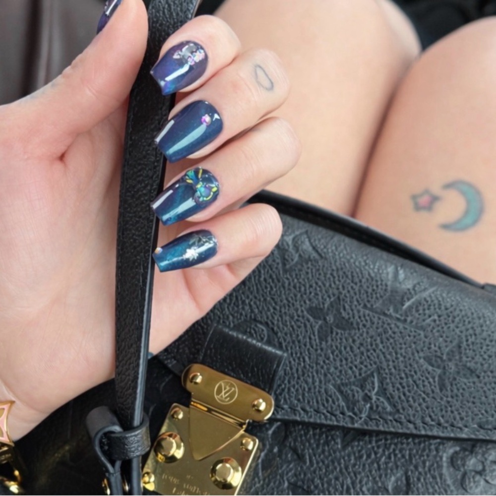 Magnetic cat eye effect color changing premium gel press on nails easy to apply